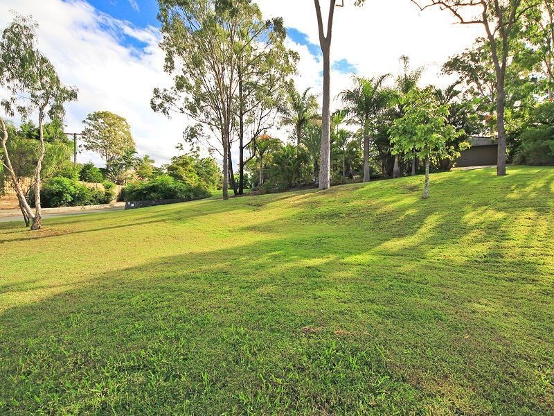 53 Ivanhoe Drive, Edens Landing QLD 4207