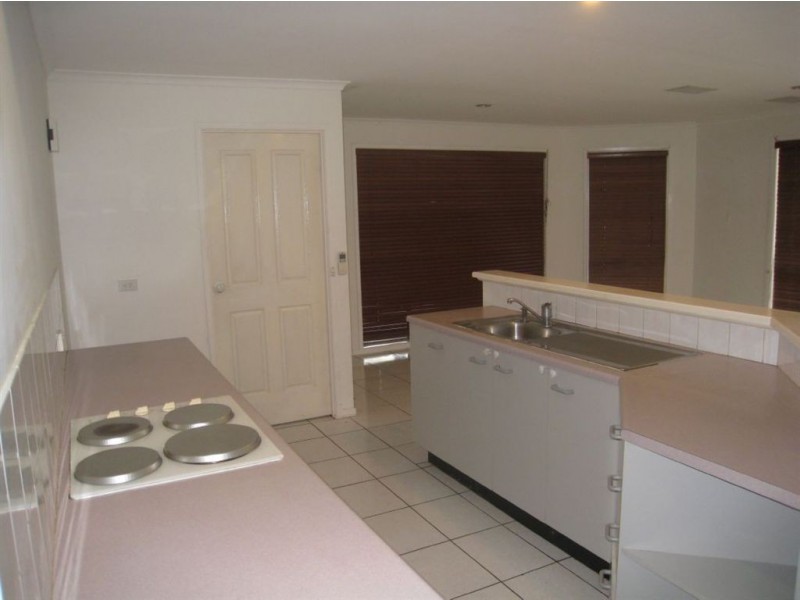 8 Chasley Ct, Beenleigh QLD 4207