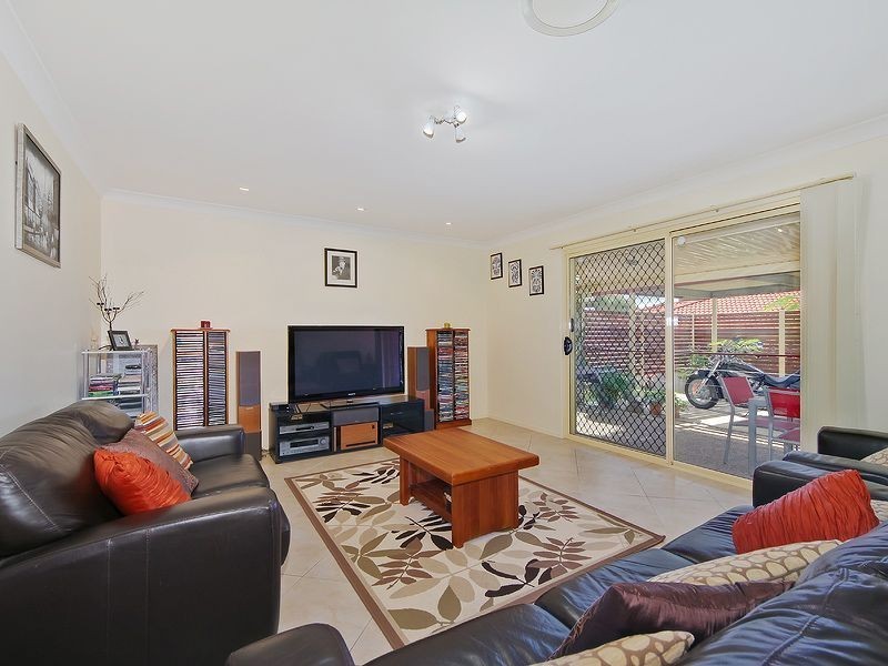 4 Richardson Ct, Edens Landing QLD 4207