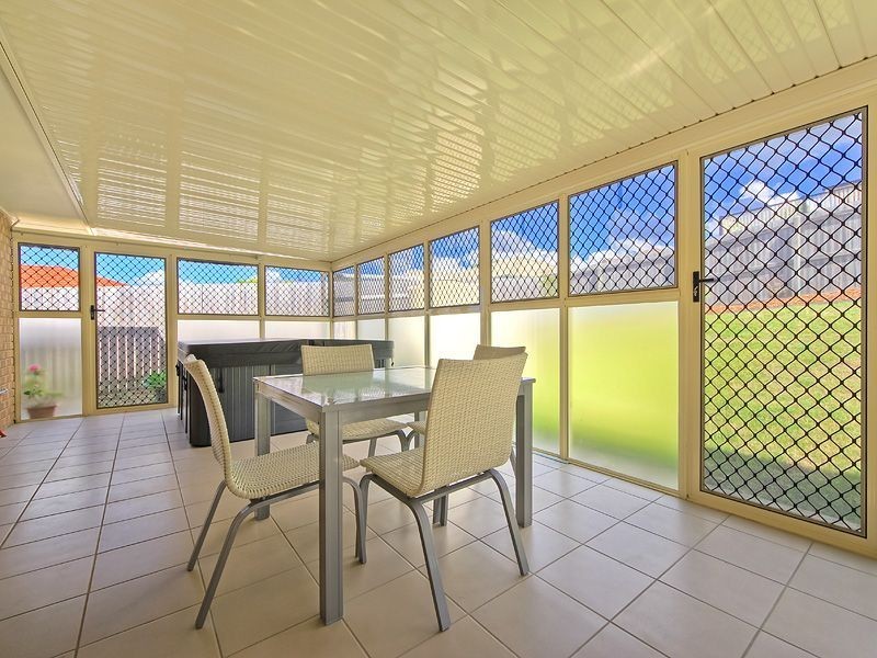 4 Richardson Ct, Edens Landing QLD 4207