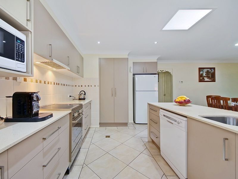 4 Richardson Ct, Edens Landing QLD 4207
