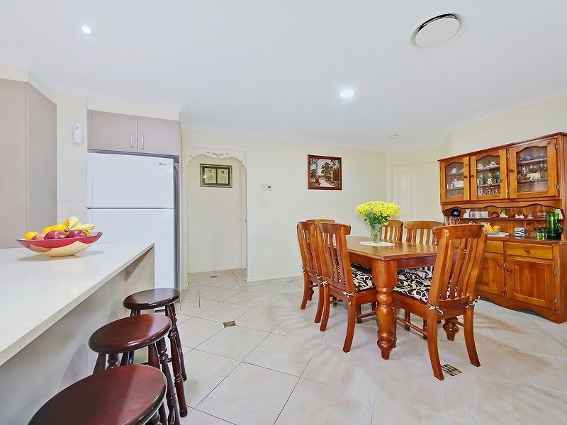 4 Richardson Ct, Edens Landing QLD 4207