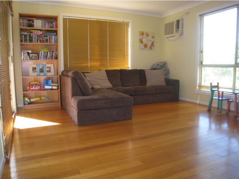 8 Bingo Street, Edens Landing QLD 4207