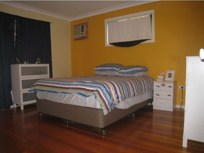 8 Bingo Street, Edens Landing QLD 4207