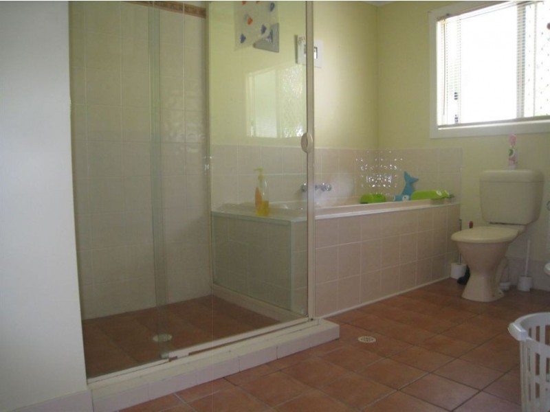 8 Bingo Street, Edens Landing QLD 4207