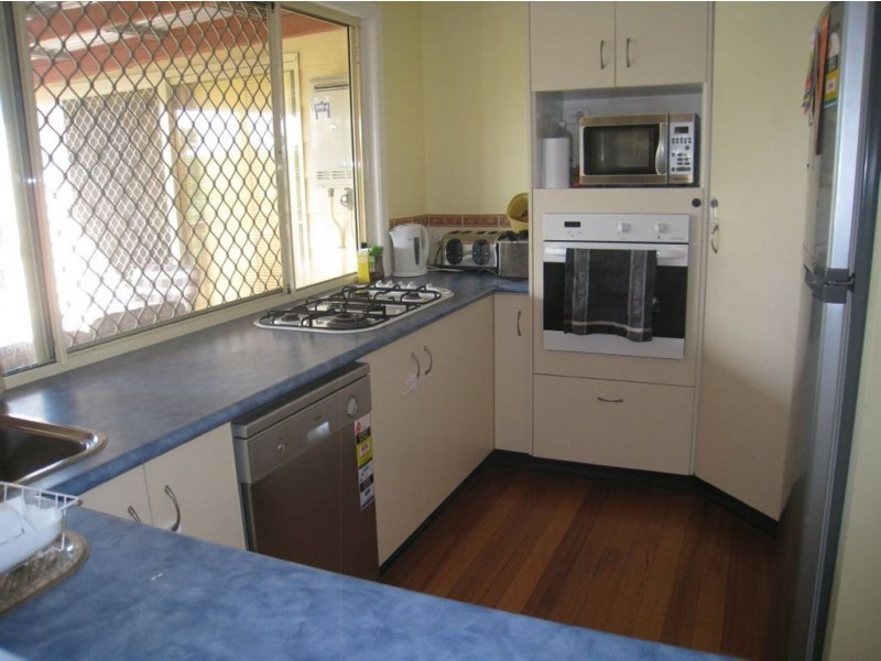 8 Bingo Street, Edens Landing QLD 4207