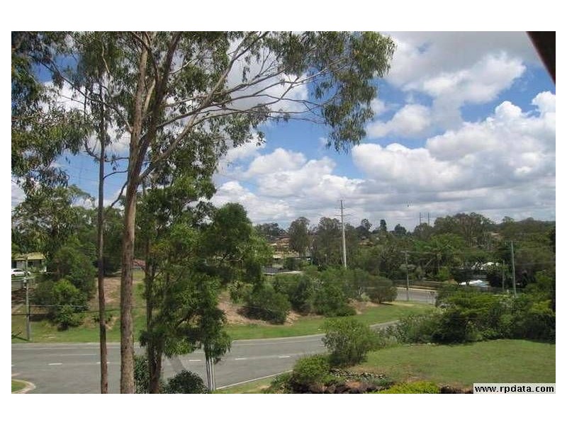 8 Bingo Street, Edens Landing QLD 4207
