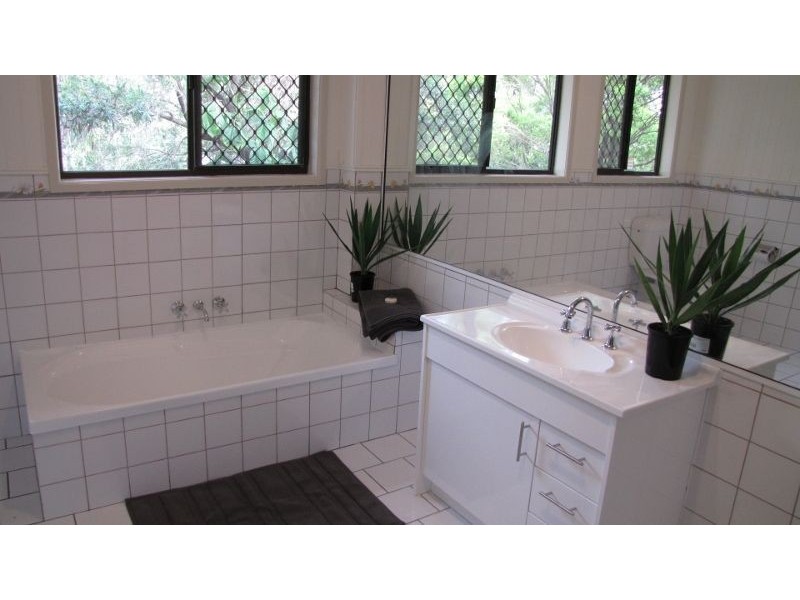 4/2 Delanty Court, Mount Warren Park QLD 4207