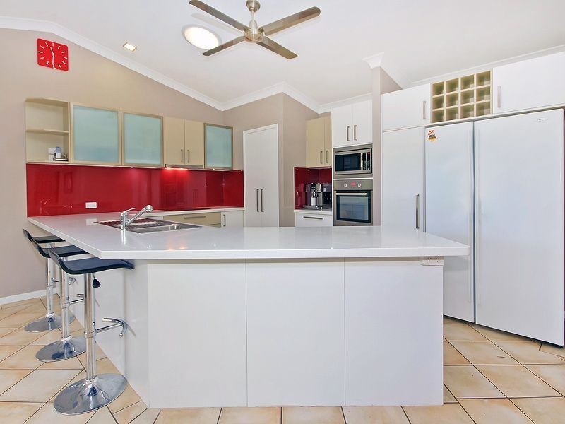 9 Cressbrook Ct, Meadowbrook QLD 4131