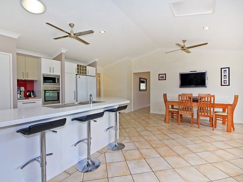 9 Cressbrook Ct, Meadowbrook QLD 4131