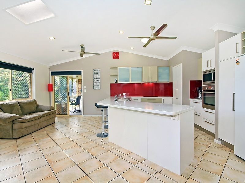 9 Cressbrook Ct, Meadowbrook QLD 4131