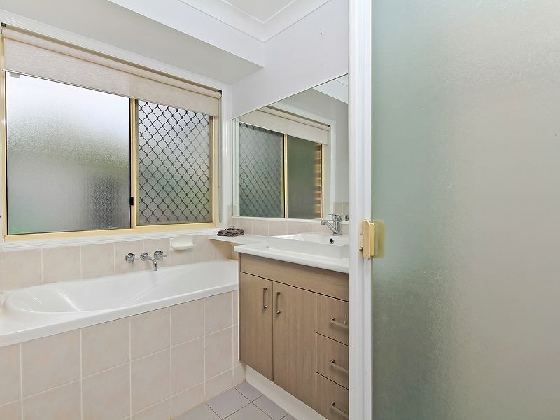 9 Cressbrook Ct, Meadowbrook QLD 4131