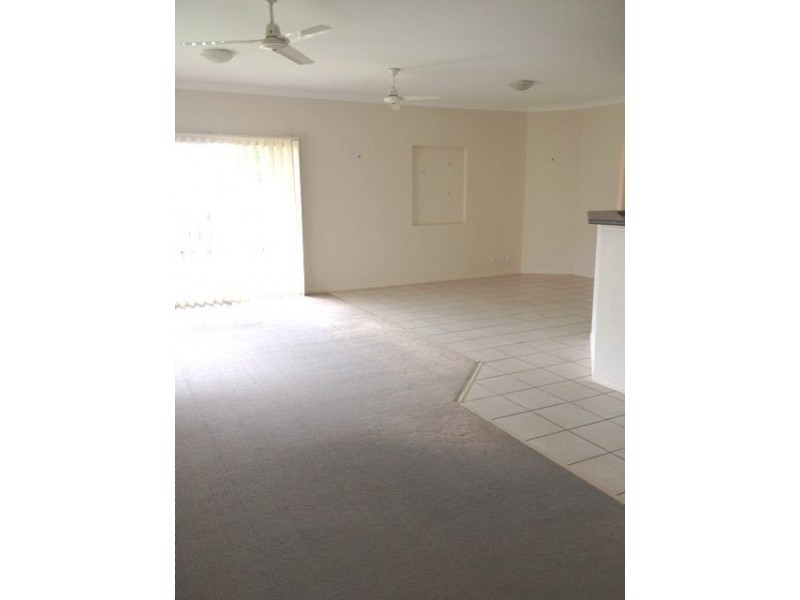 13 Holliday Dr, Edens Landing QLD 4207