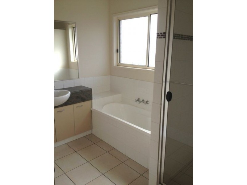 13 Holliday Dr, Edens Landing QLD 4207