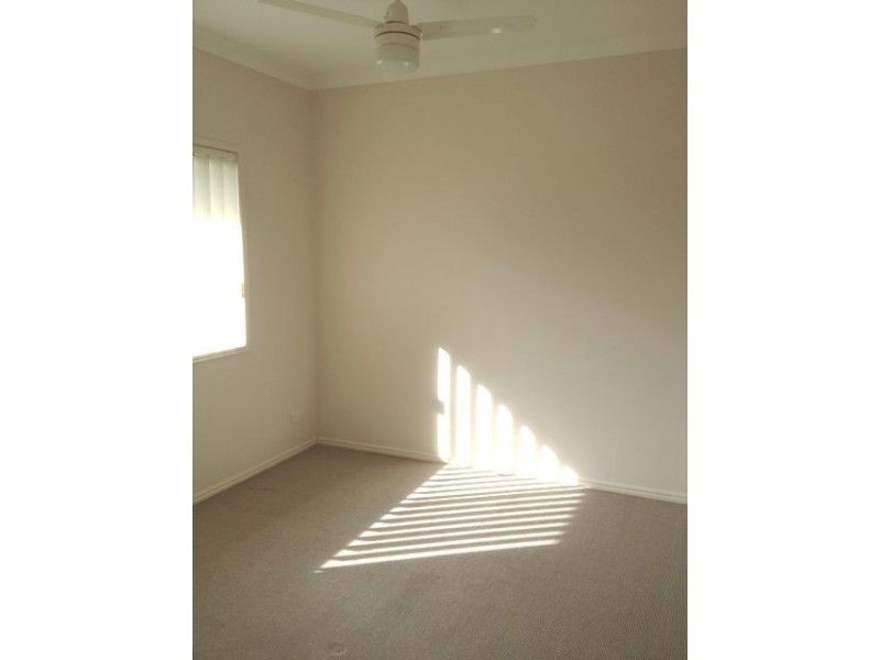 13 Holliday Dr, Edens Landing QLD 4207