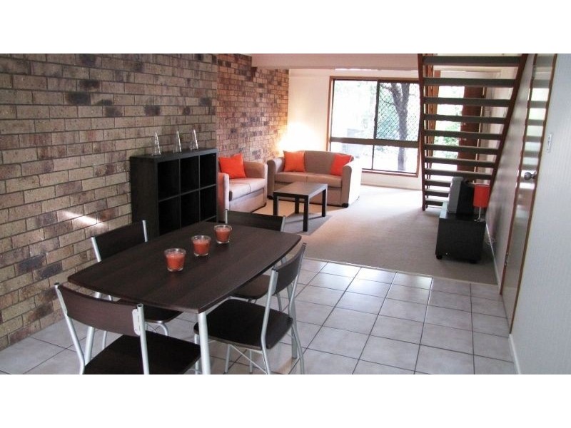 4/2 Delanty Crt, Edens Landing QLD 4207