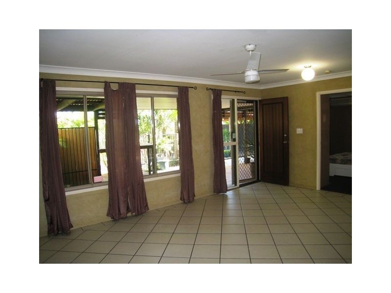 37 Leighton Drive, Edens Landing QLD 4207