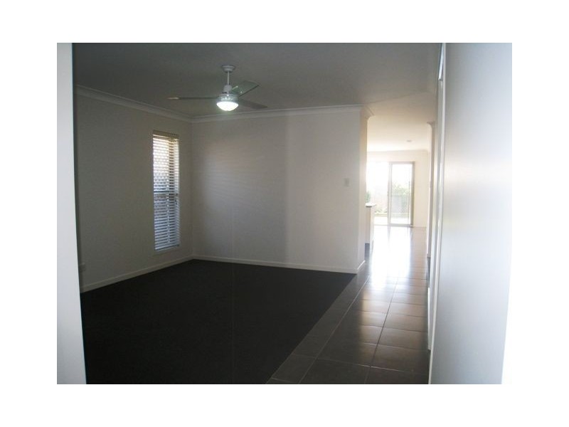 10 Coalstoun Crossing, Waterford QLD 4133