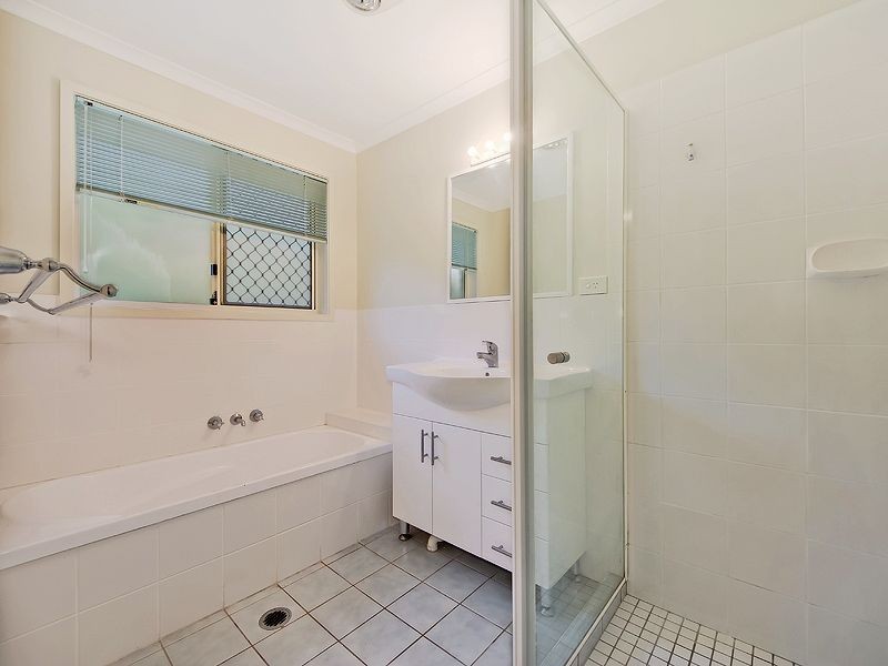 18 Breeze Ct, Mount Warren Park QLD 4207