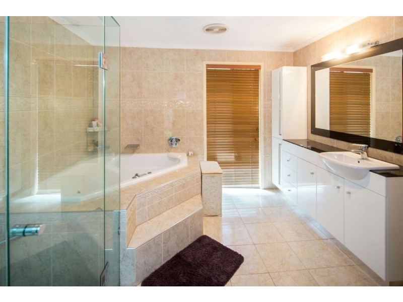 35 Albert Valley Drive, Bahrs Scrub QLD 4207