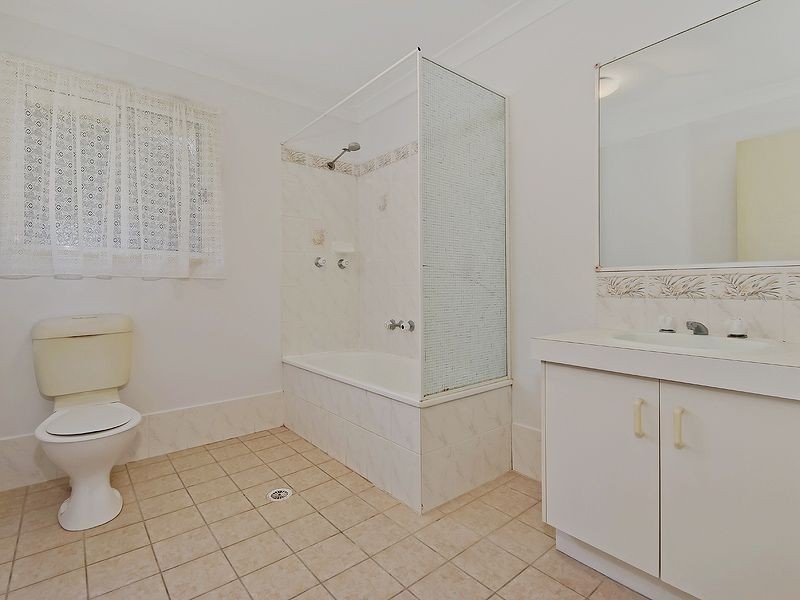 11 Kummara Road, Edens Landing QLD 4207