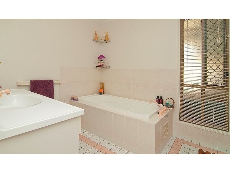 2 Wilhelm Drive, Windaroo QLD 4207