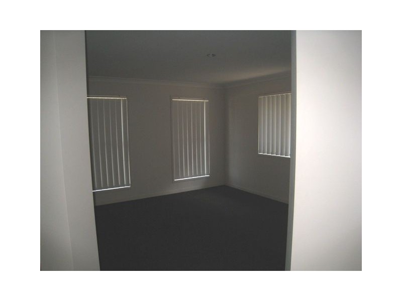 61 Woodlands Boulevard, Waterford QLD 4133