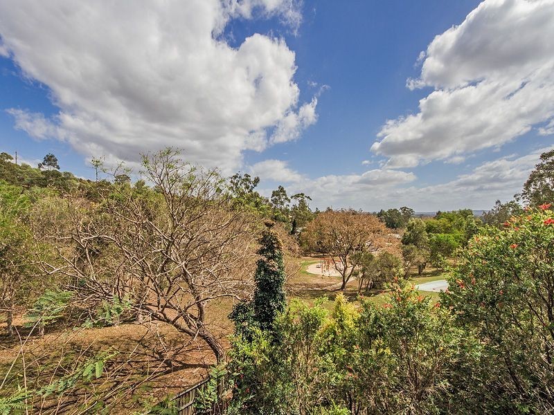 21 Valerie Cl, Edens Landing QLD 4207