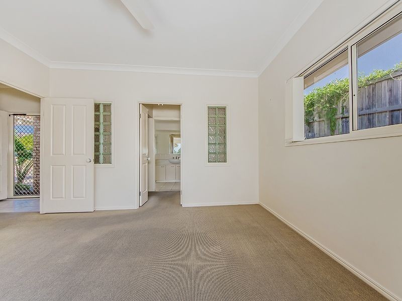 13 Holliday Dr, Edens Landing QLD 4207