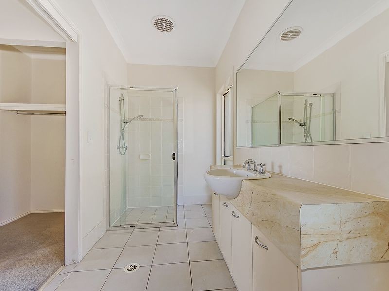 13 Holliday Dr, Edens Landing QLD 4207