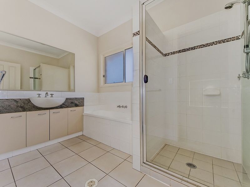 13 Holliday Dr, Edens Landing QLD 4207