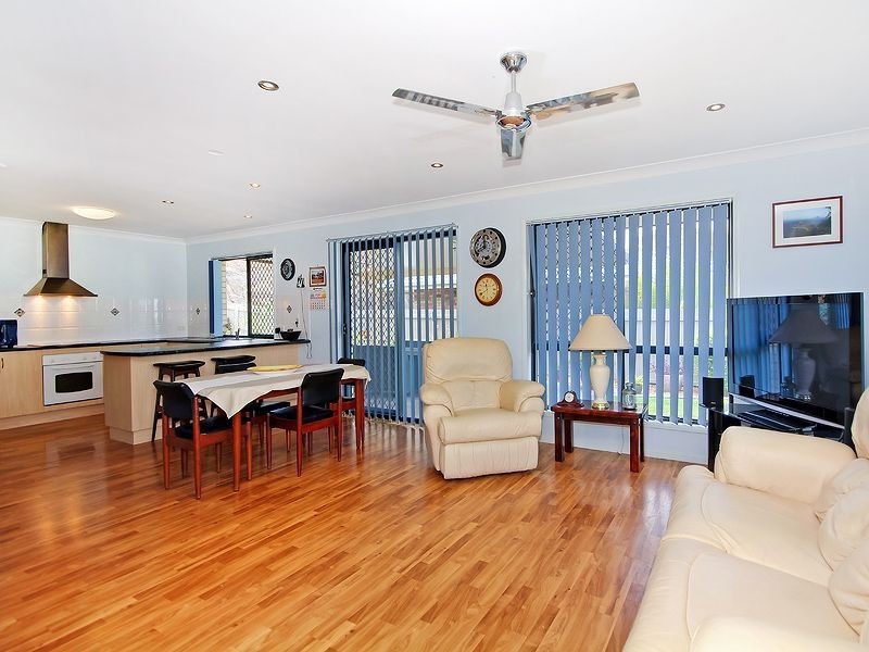 17 Chatfield St, Edens Landing QLD 4207