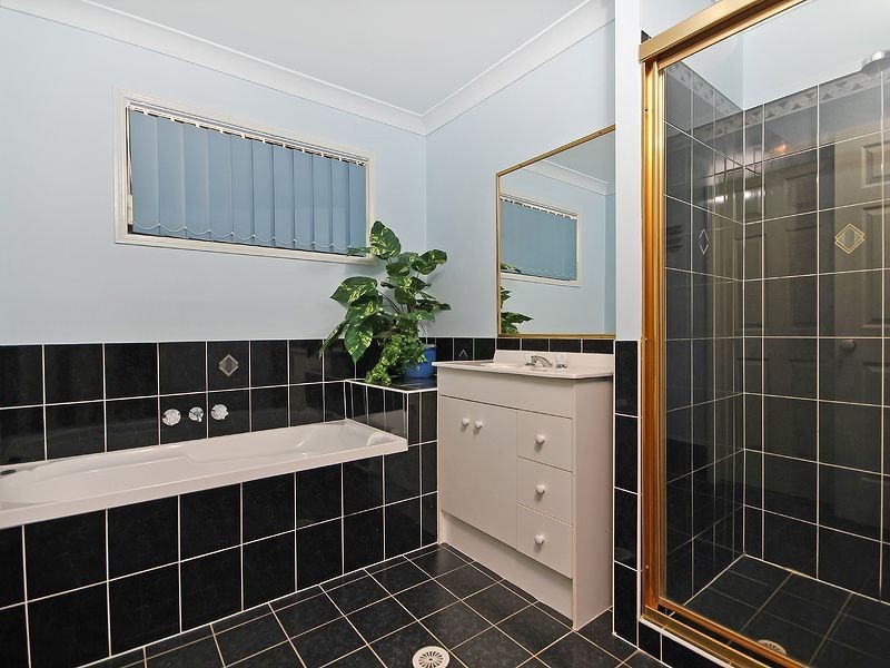 17 Chatfield St, Edens Landing QLD 4207