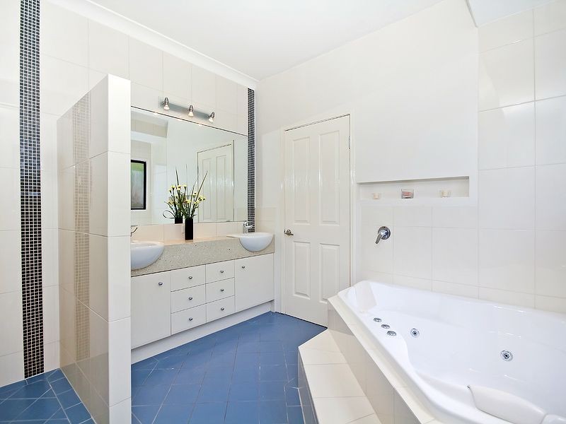 15 Lagovista Terrace, Bahrs Scrub QLD 4207