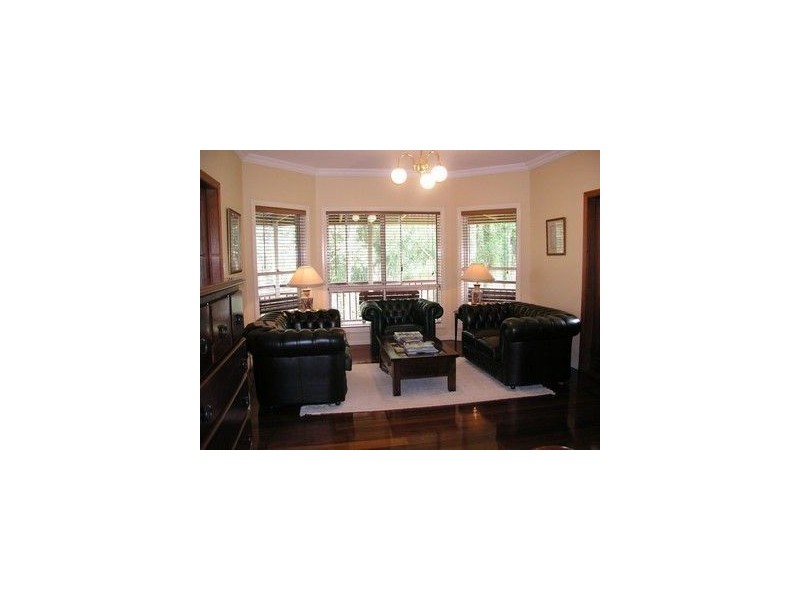 37 Sunbury Street, Buccan QLD 4207