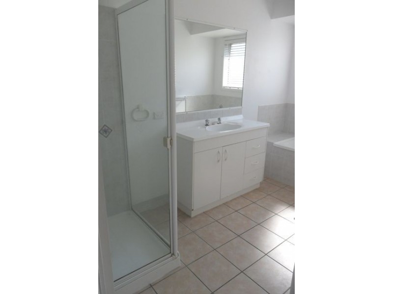 4 Meiland Place, Meadowbrook QLD 4131