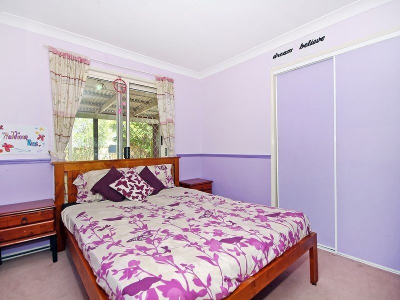 4 Holliday Drive, Edens Landing QLD 4207