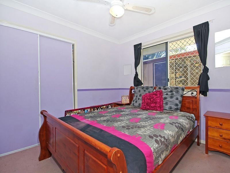 4 Holliday Drive, Edens Landing QLD 4207