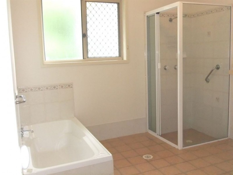 12 Eden Close, Edens Landing QLD 4207