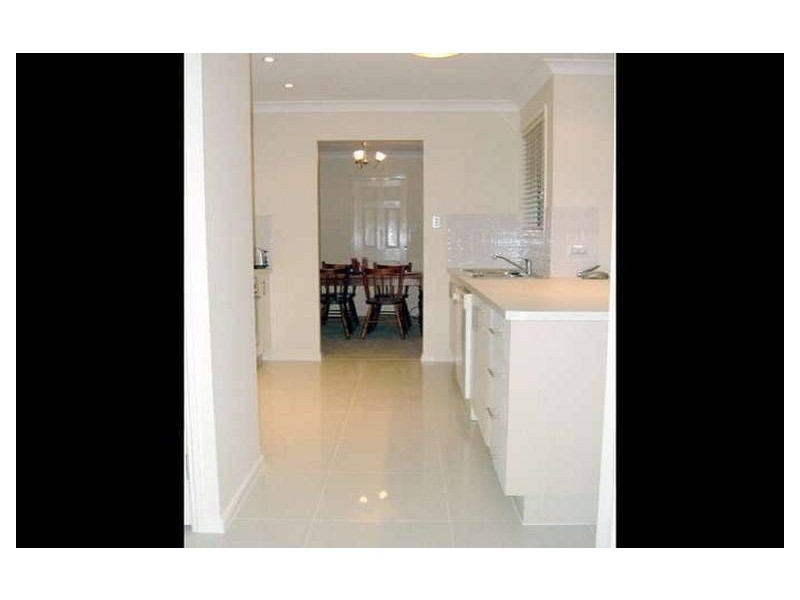 77 Overland Drive, Edens Landing QLD 4207