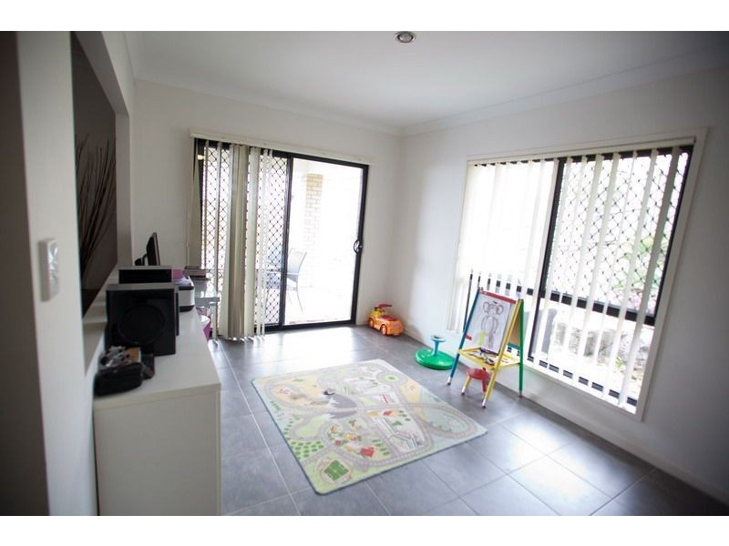12 Benarkin Close, Waterford QLD 4133