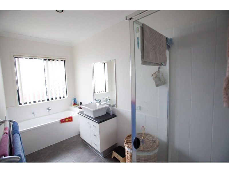12 Benarkin Close, Waterford QLD 4133