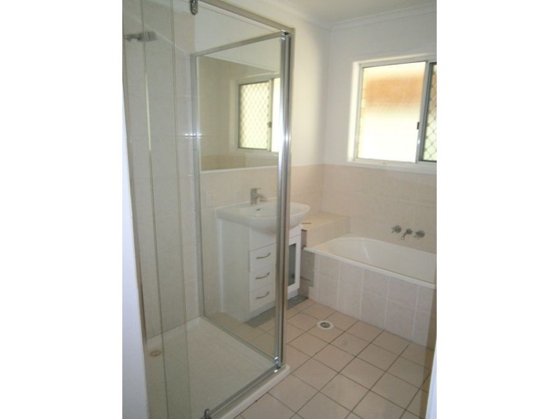 15 Eira Cres, Edens Landing QLD 4207