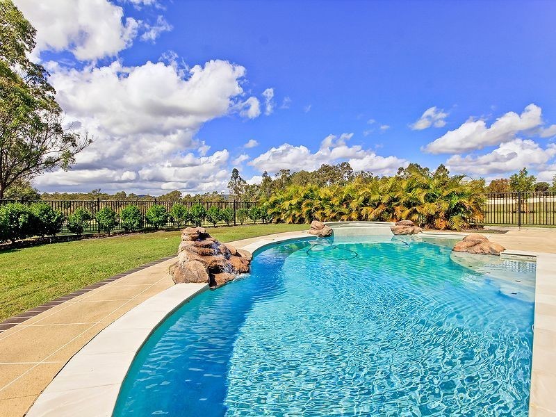 108 Sunbury Rd, Buccan QLD 4207