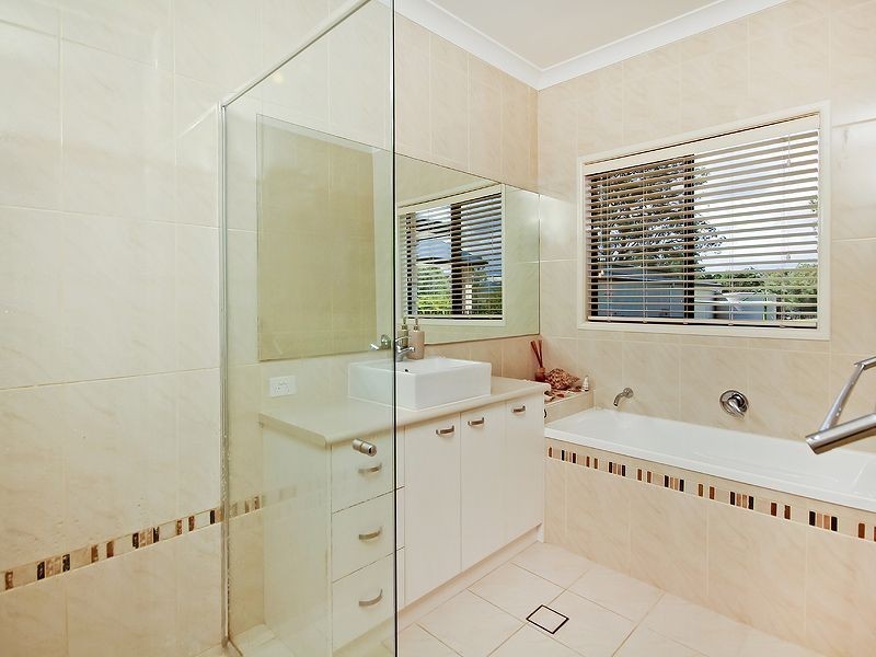 108 Sunbury Rd, Buccan QLD 4207