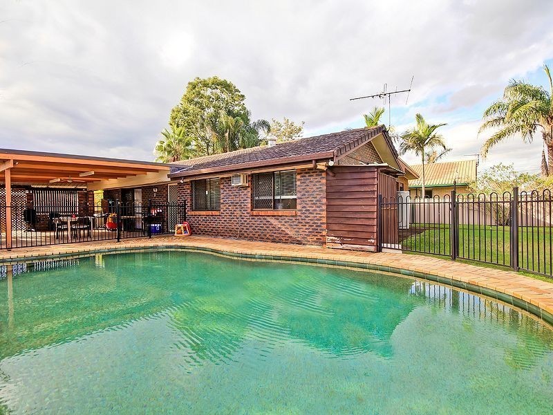 4 Old Trafford Rd, Bethania QLD 4205
