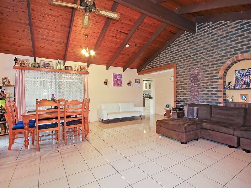 4 Old Trafford Rd, Bethania QLD 4205