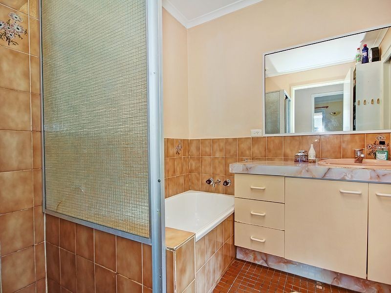 4 Old Trafford Rd, Bethania QLD 4205