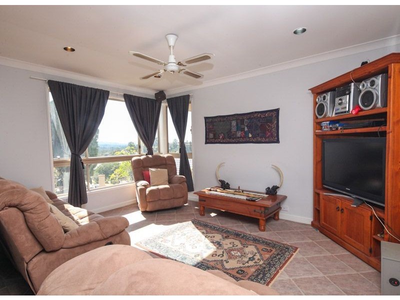 6 Lotz Place, Edens Landing QLD 4207
