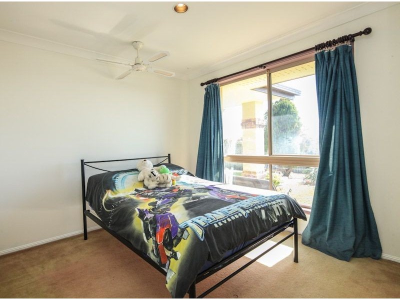 6 Lotz Place, Edens Landing QLD 4207